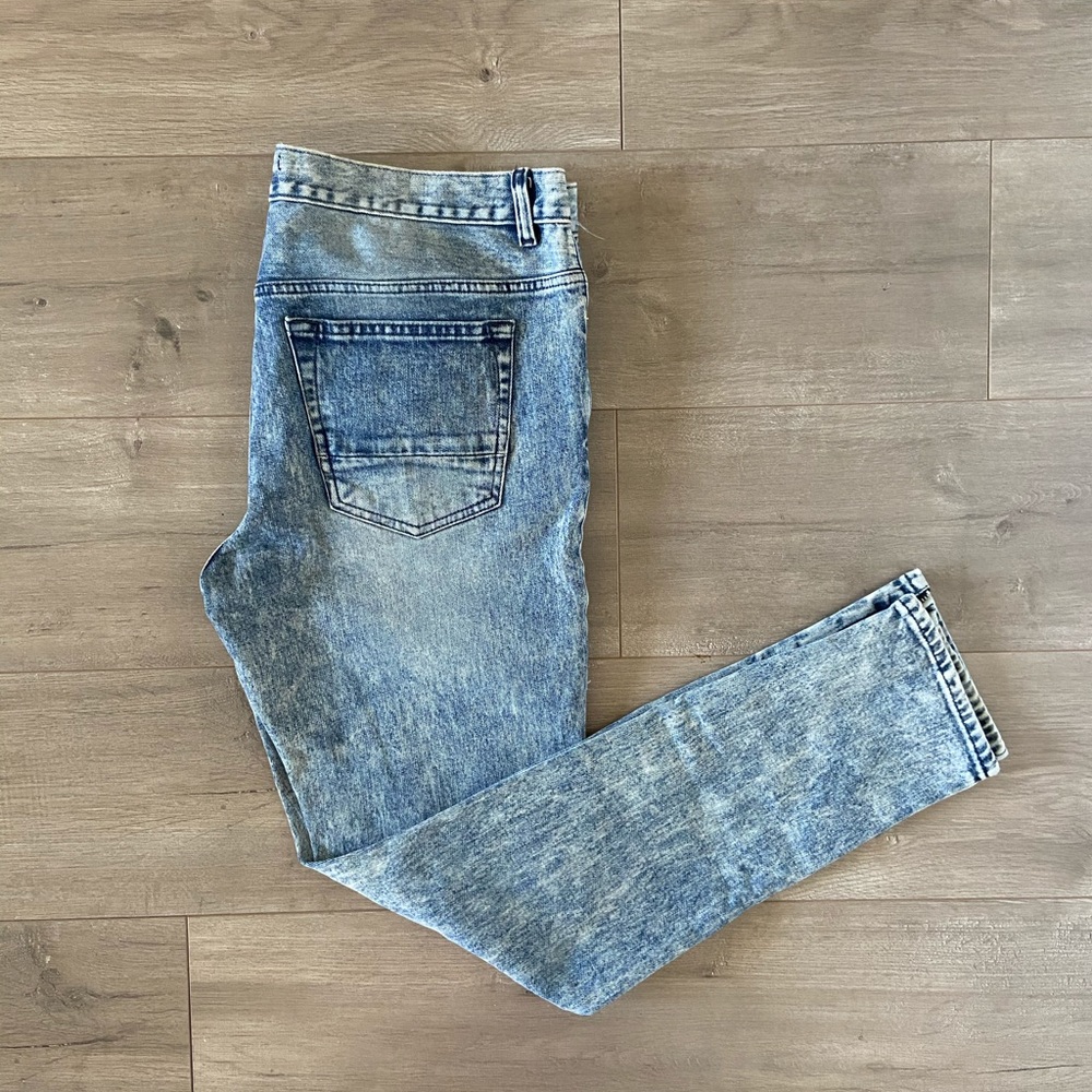 DISTRESSED DENIM WITH ZIPPERS